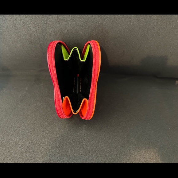 MyWalit Heart Zipper Case - Picture 3 of 3